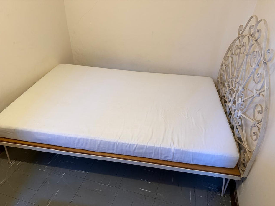 Cama de Solteiro com Cabeceira em Ferro (colchão não incluso)