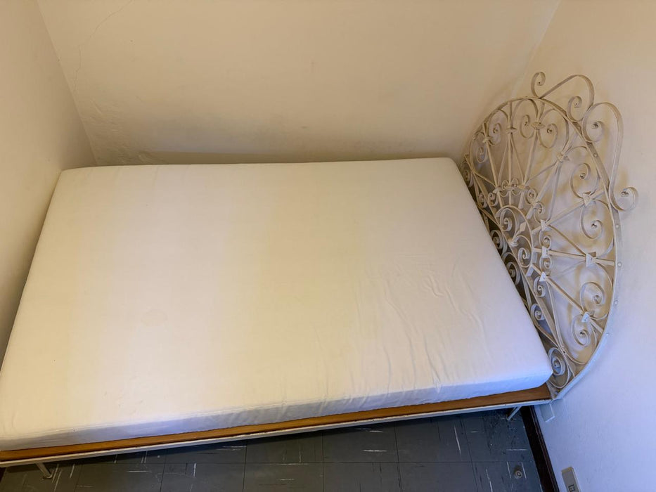 Cama de Solteiro com Cabeceira em Ferro (colchão não incluso)