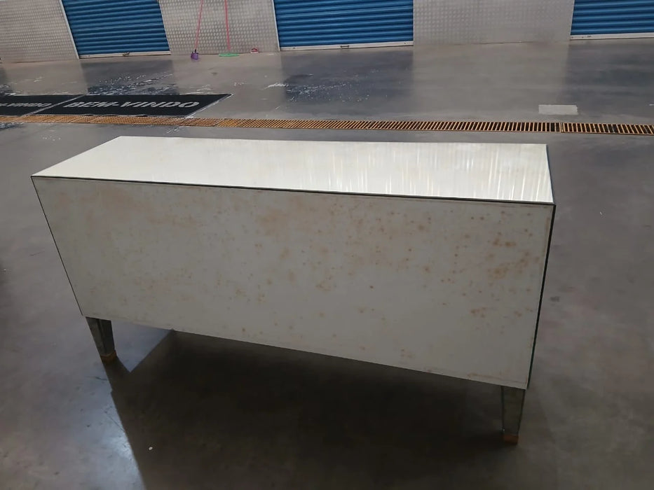 Buffet Espelhado com 4 Portas