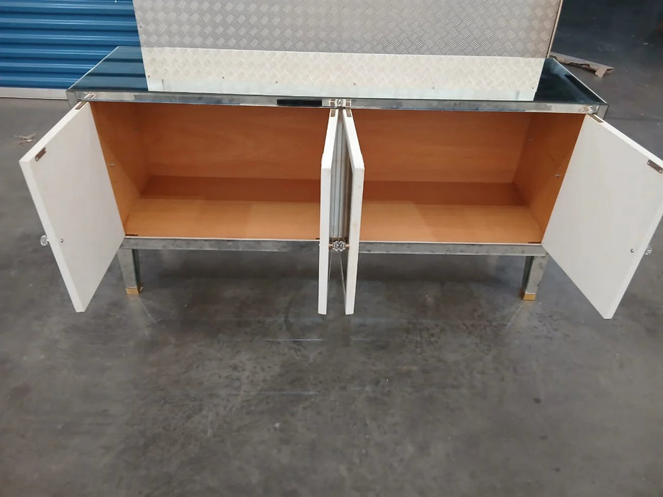 Buffet Espelhado com 4 Portas