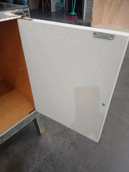 Buffet Espelhado com 4 Portas