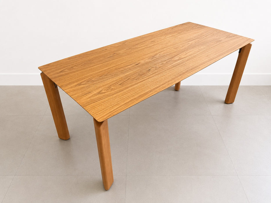 Mesa de Jantar "Cavaletta" – Estúdio Bola