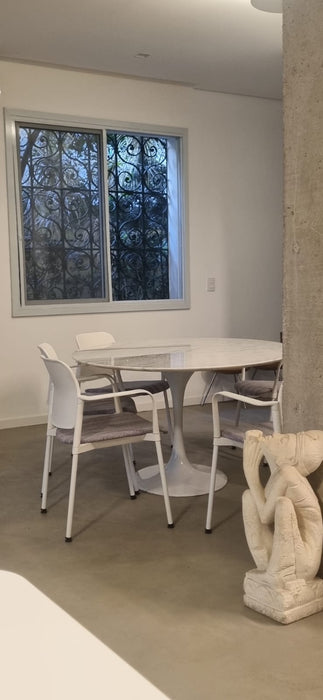 Mesa de Jantar Saarinen