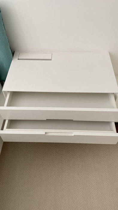 Cama de Casal Queen Size com Cabeceira e Mesas Laterais (Colchão Não Incluso) – Marcenaria