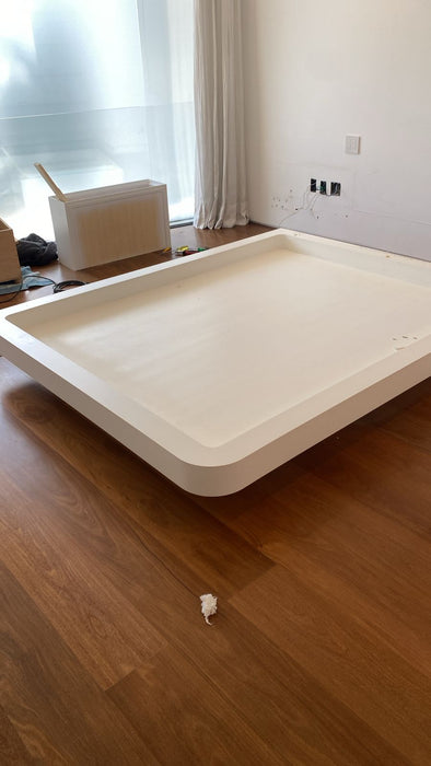 Cama de Casal Queen Size com Cabeceira e Mesas Laterais (Colchão Não Incluso) – Marcenaria