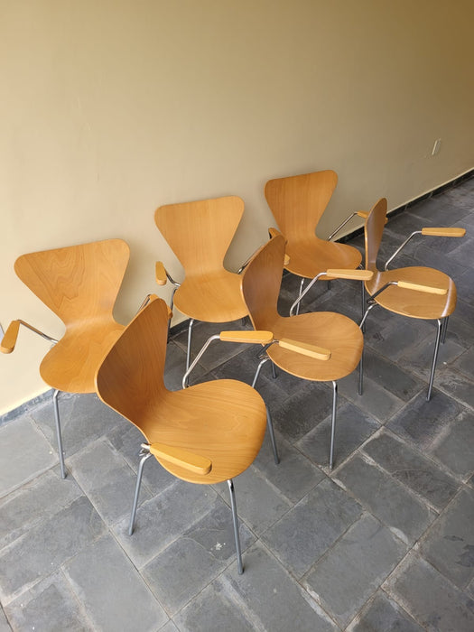 Par de Cadeiras "Ant" com Braços - Arne Jacobsen