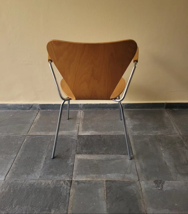 Par de Cadeiras "Ant" com Braços - Arne Jacobsen