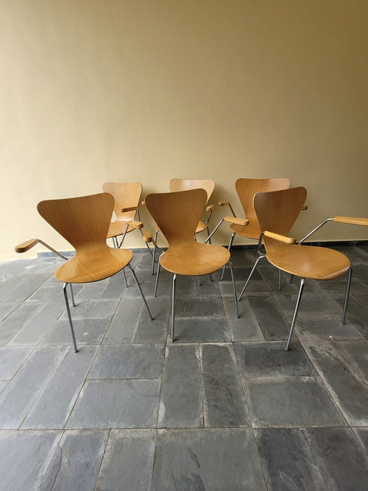 Par de Cadeiras "Ant" com Braços - Arne Jacobsen