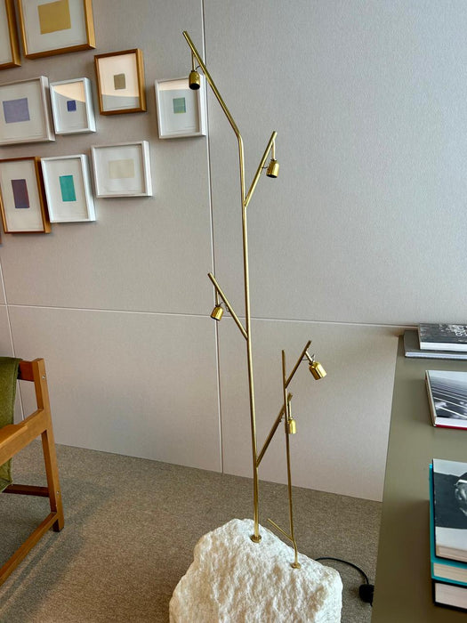 Luminária de Piso – Maneco Quinderé