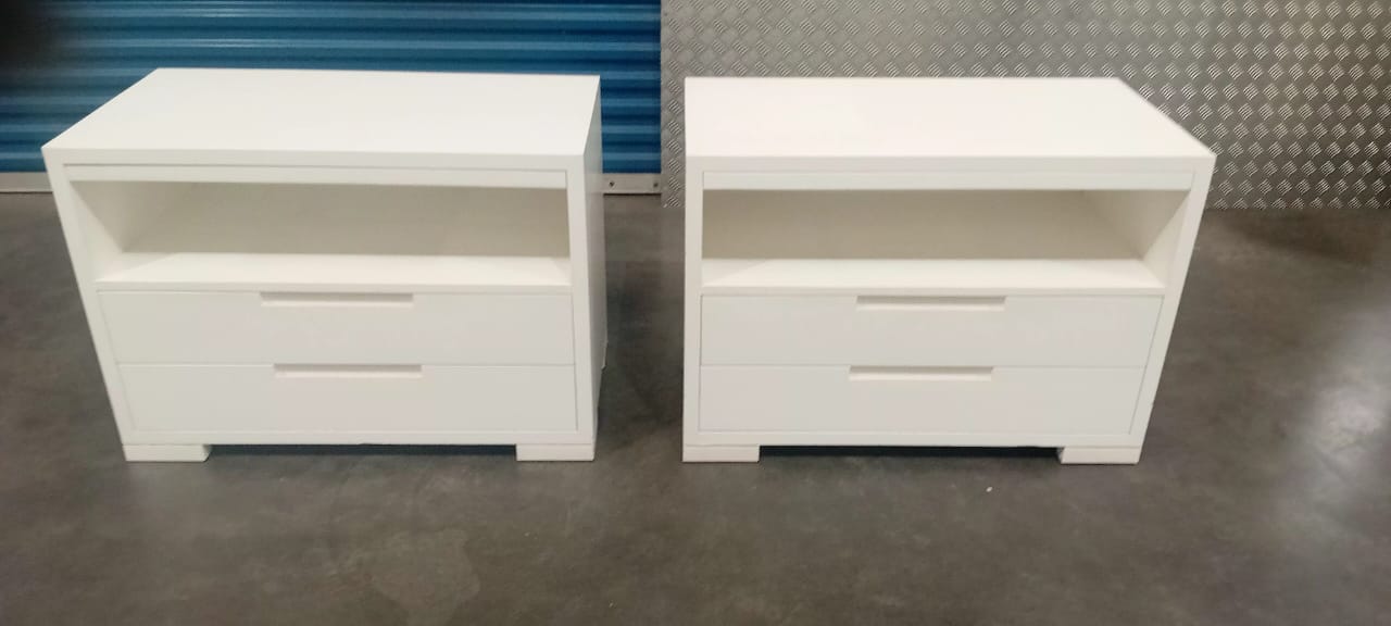 Par de Mesas de Cabeceira