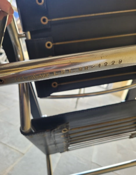 Poltrona “LC1” em Couro de Vaca – Le Corbusier