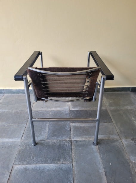 Poltrona “LC1” em Couro de Vaca – Le Corbusier