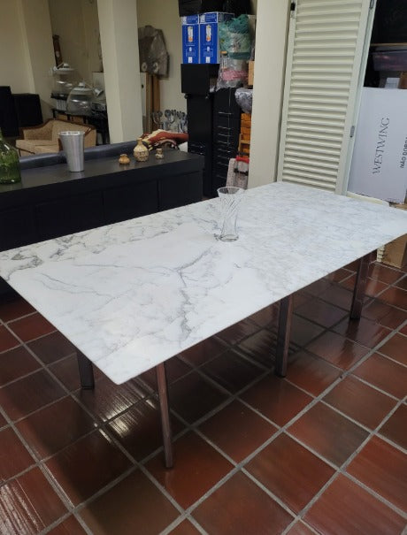 Mesa de Jantar com Tampo de Mármore