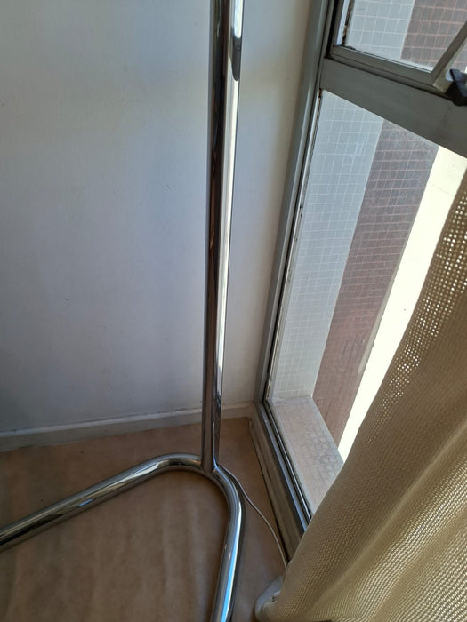 Lumináría de Piso Modernista