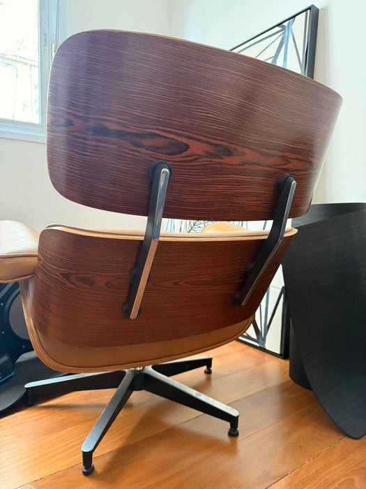 Poltrona "Eames" com Banqueta