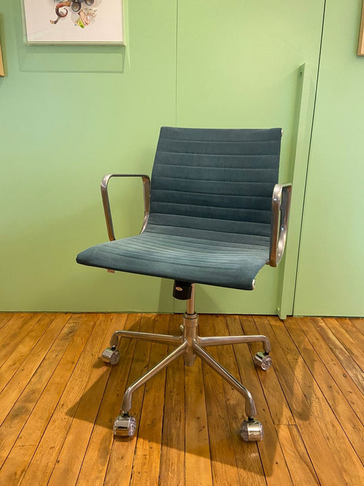 Cadeira de Escritório "Eames" Aluminium – Charles Eames para Herança Cultural