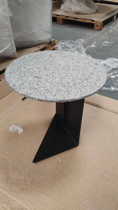 Mesa Lateral Alta "Shadow" - Estudio 3955 para Novo Ambiente