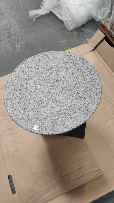 Mesa Lateral Alta "Shadow" - Estudio 3955 para Novo Ambiente
