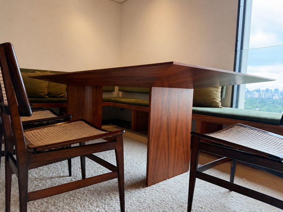 Mesa de Jantar “Splay” em Nogueira – Micasa