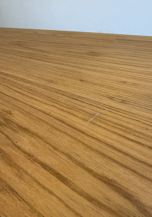 Mesa de Jantar "Cavaletta" – Estúdio Bola