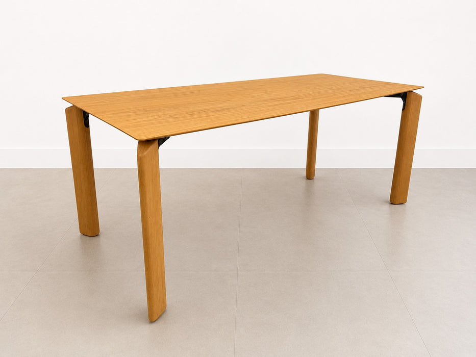 Mesa de Jantar "Cavaletta" – Estúdio Bola