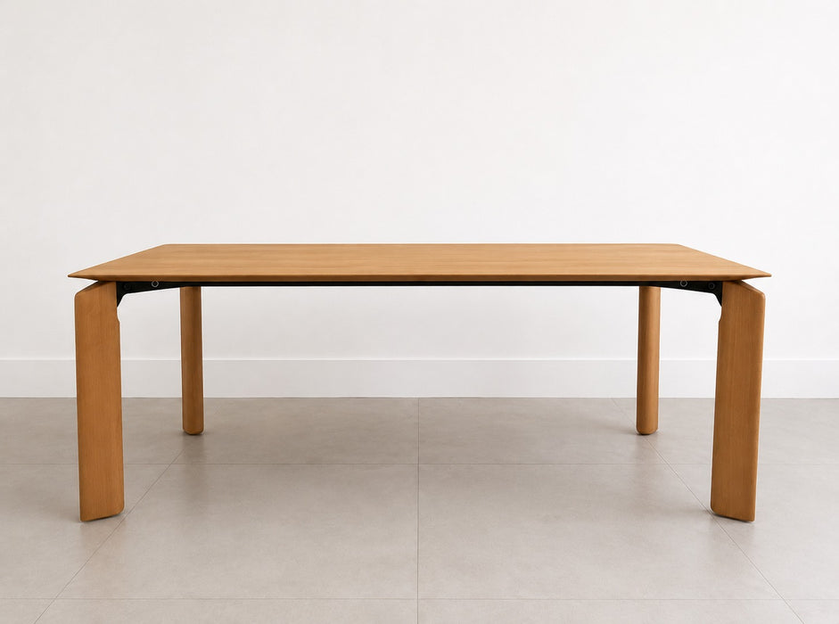 Mesa de Jantar "Cavaletta" – Estúdio Bola