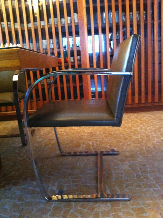 Conjunto de 10 Cadeiras "BRNO" em Couro Verde-Musgo – Benedixt