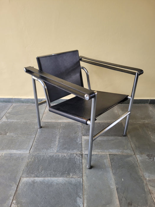 Poltrona "LC1" em Couro Preto - Le Corbusier
