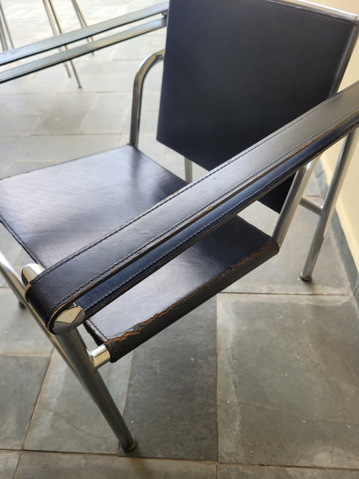 Poltrona "LC1" em Couro Preto - Le Corbusier