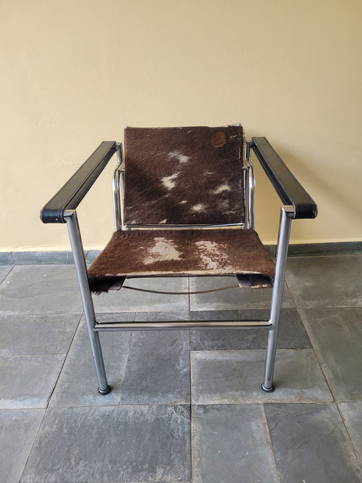 Poltrona “LC1” em Couro de Vaca – Le Corbusier