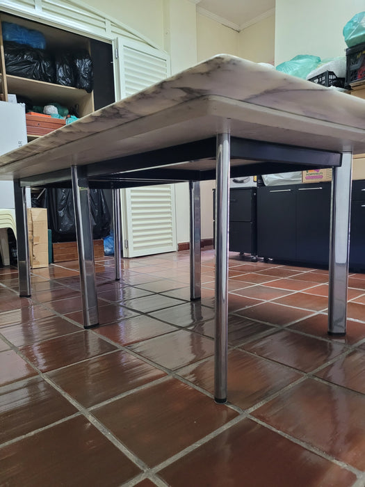 Mesa de Jantar com Tampo de Mármore
