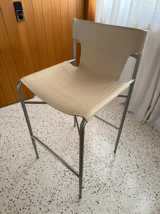 Trio de Banquetas "Bruta" em Couro - Roberta Banqueri para Doimo