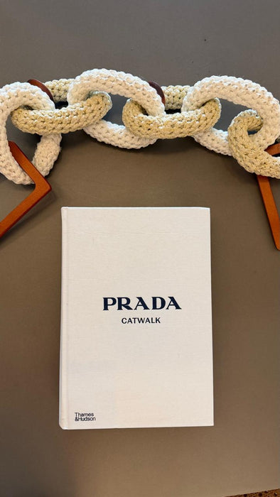 Lote com 4 Livros Decorativos de Moda e Viagem (Prada, Dior, Yves e Palm Beach)