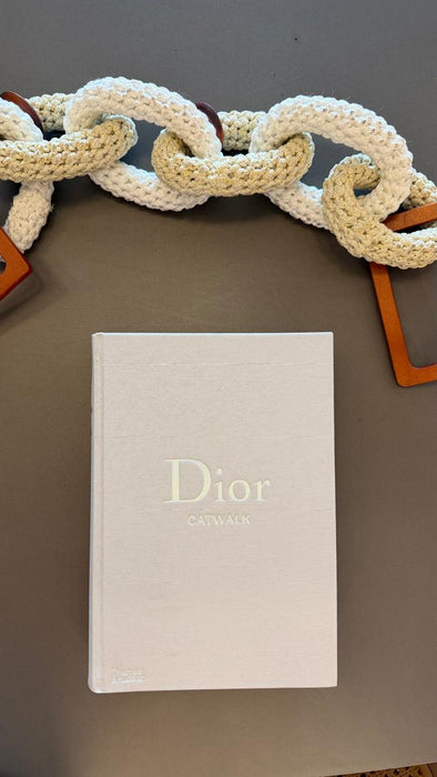 Lote com 4 Livros Decorativos de Moda e Viagem (Prada, Dior, Yves e Palm Beach)