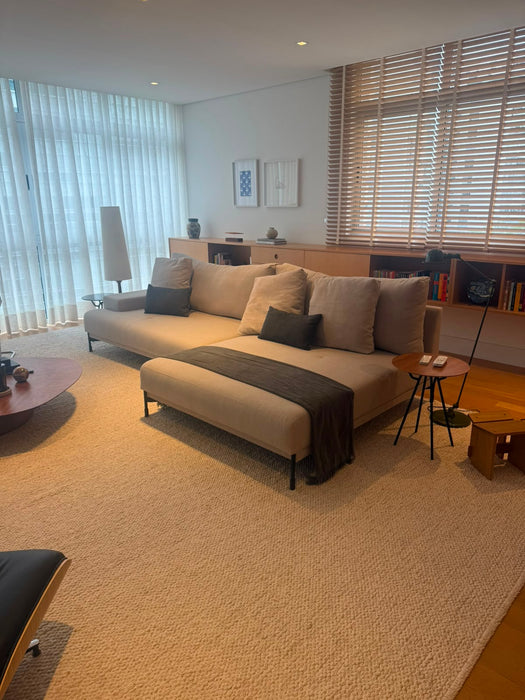 Sofá “Biggy” com Chaise – Fernando Jaeger