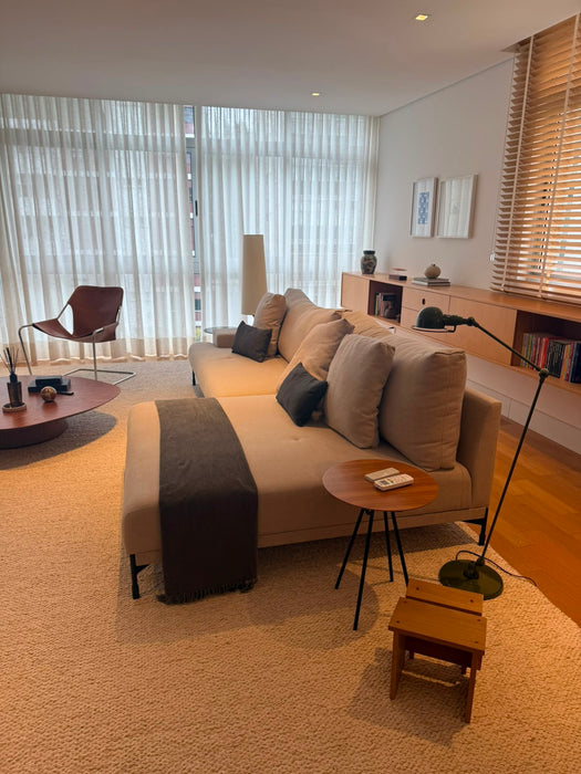 Sofá “Biggy” com Chaise – Fernando Jaeger