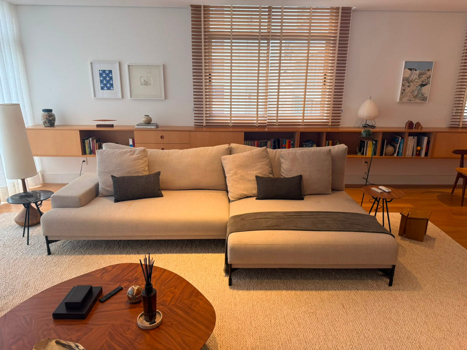 Sofá “Biggy” com Chaise – Fernando Jaeger