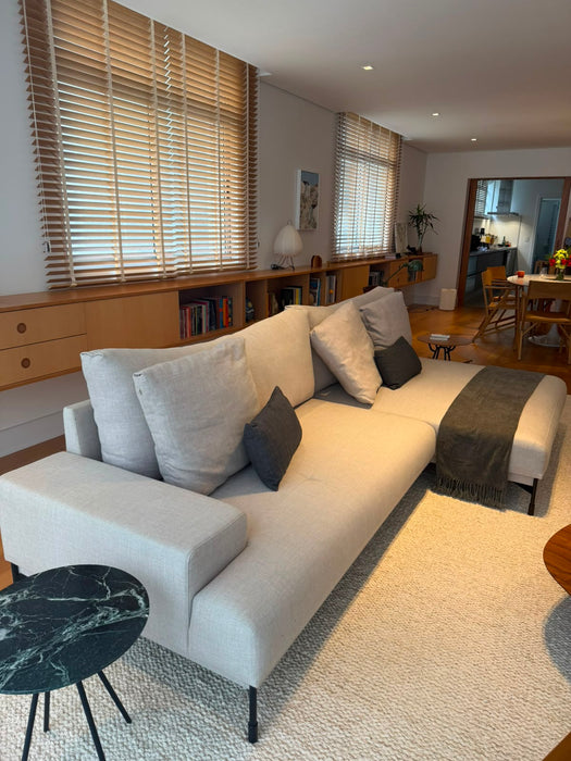 Sofá “Biggy” com Chaise – Fernando Jaeger