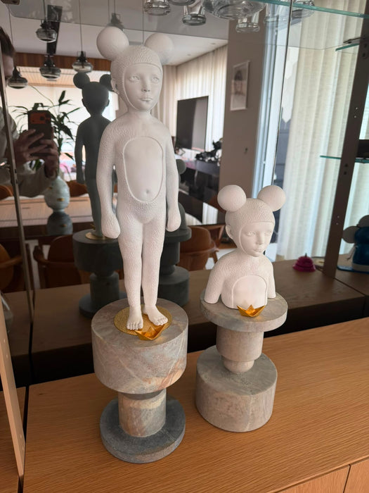 Escultura "Menino Beija Flor" - Marché Art de Vie