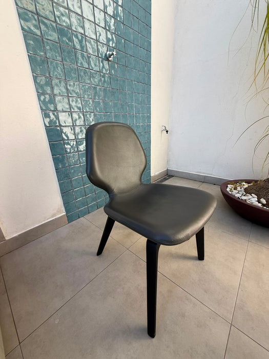 Conjunto de 12 Cadeiras “Mia” sem Braços em Couro Preto – Jader Almeida