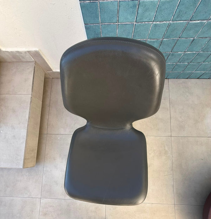 Conjunto de 12 Cadeiras “Mia” sem Braços em Couro Preto – Jader Almeida