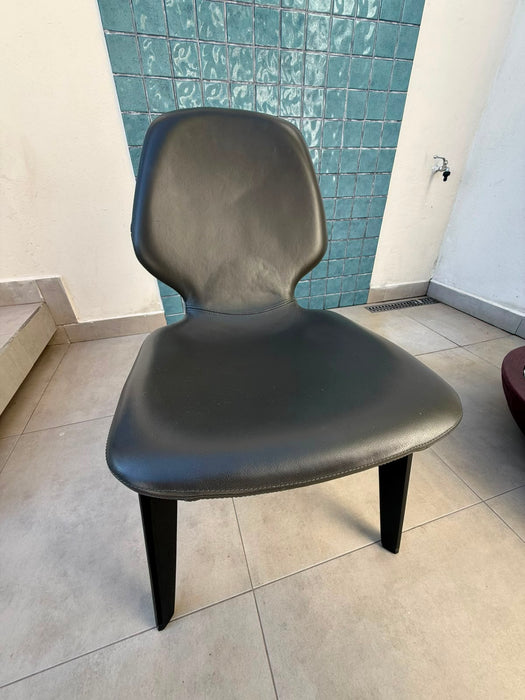 Conjunto de 12 Cadeiras “Mia” sem Braços em Couro Preto – Jader Almeida