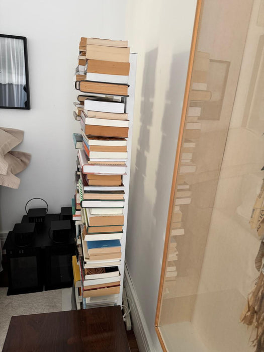 Estante de Livros “Story” Branca – Design Within Reach