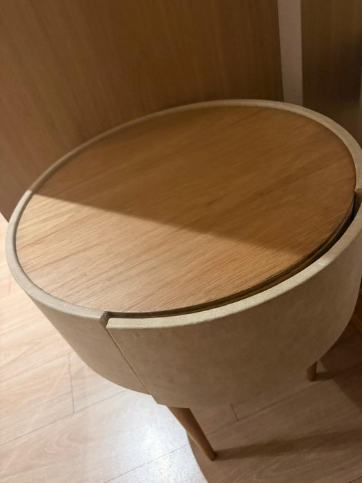 Mesa Lateral em Couro – Quarto&Etc