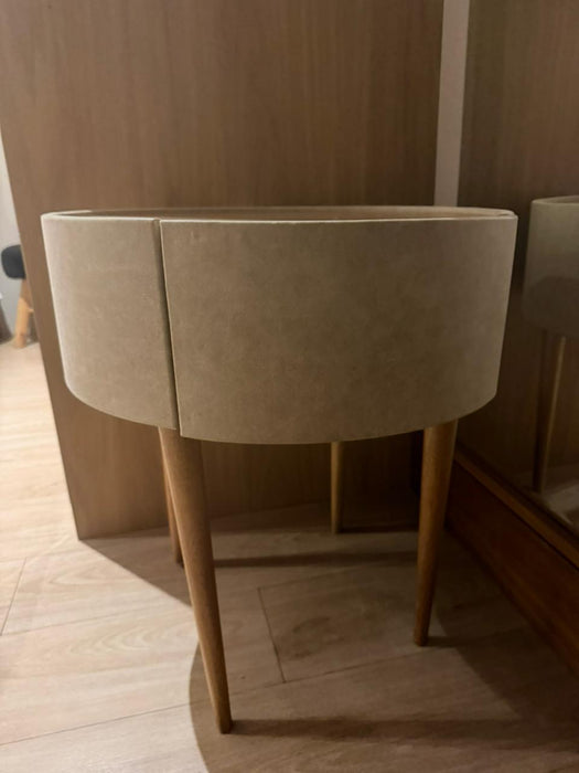 Mesa Lateral em Couro – Quarto&Etc
