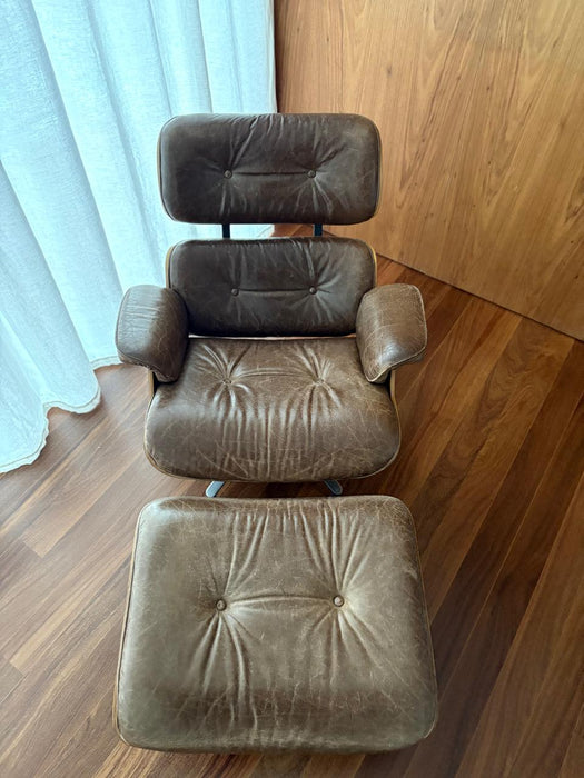Poltrona "Charles Eames" com Banqueta