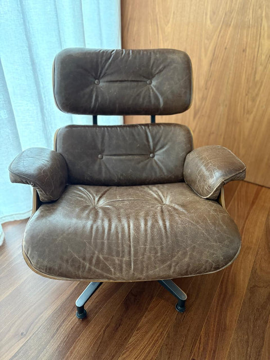 Poltrona "Charles Eames" com Banqueta