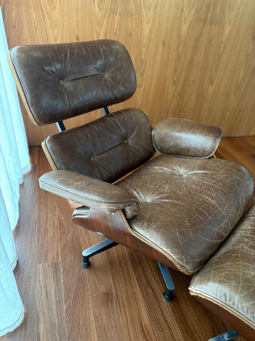 Poltrona "Charles Eames" com Banqueta