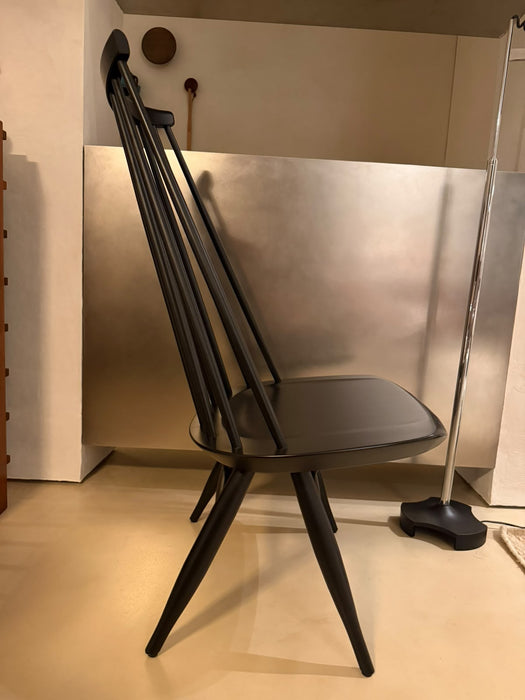 Cadeira "Mademoiselle" – Ilmari Tapiovaara para Artek
