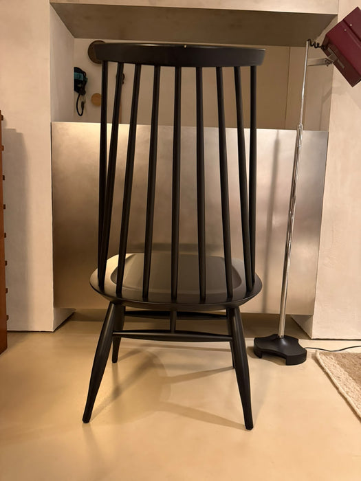 Cadeira "Mademoiselle" – Ilmari Tapiovaara para Artek
